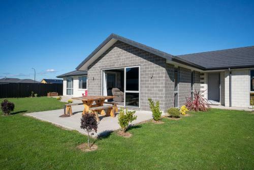 Relax On Rodeo - Te Anau Holiday Home