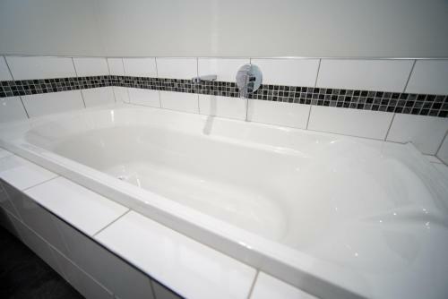Relax On Rodeo - Te Anau Holiday Home