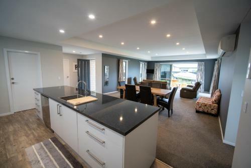 Relax On Rodeo - Te Anau Holiday Home