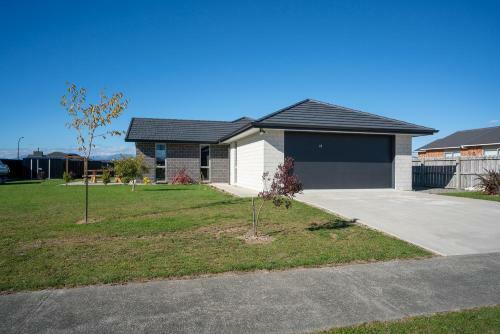 Relax On Rodeo - Te Anau Holiday Home