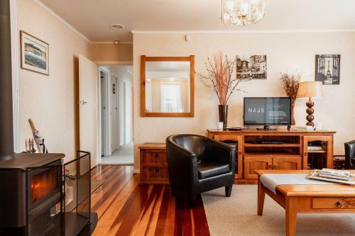 Alpine House - Turangi Holiday Home