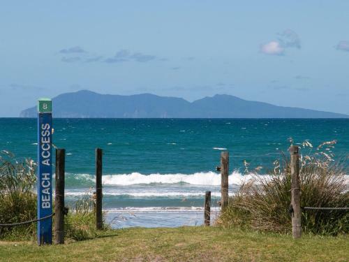 Beach Serene - Waihi Beach Bach