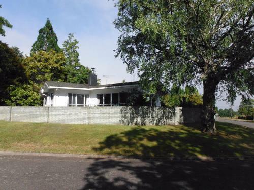 Romahapa - Turangi Holiday Home