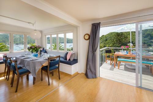 Tirohanga Wai - Waikawa Holiday Home