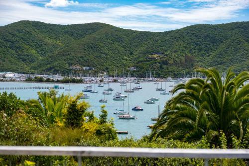 Tirohanga Wai - Waikawa Holiday Home