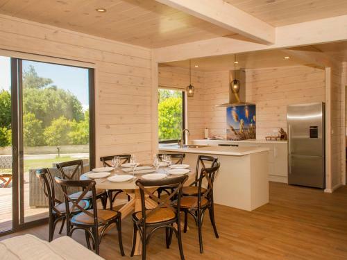 Opera Oasis - Whangapoua Holiday Home