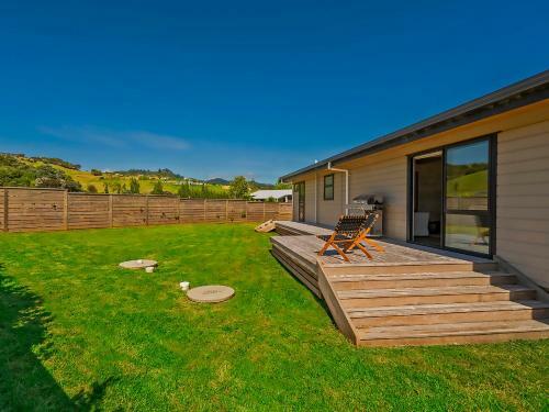 Opera Oasis - Whangapoua Holiday Home