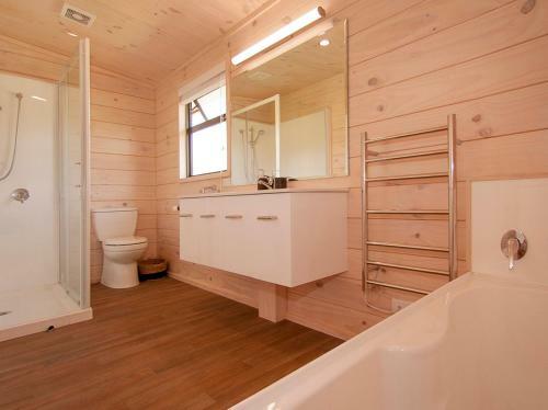 Opera Oasis - Whangapoua Holiday Home