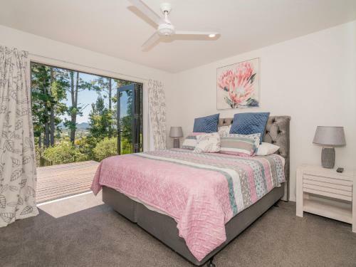 Treetop Bach - Whangamata Holiday Home
