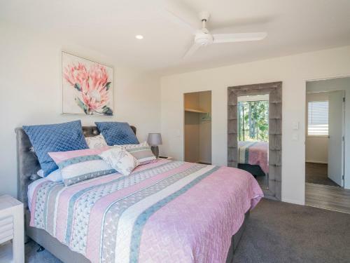 Treetop Bach - Whangamata Holiday Home
