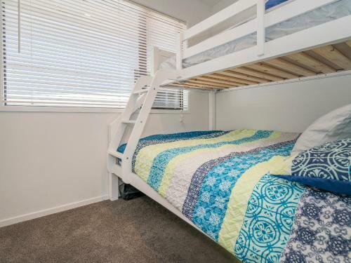Treetop Bach - Whangamata Holiday Home