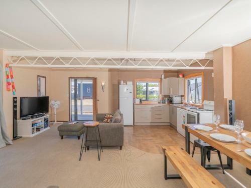 Fun In The Sun - Whangamata Holiday Home