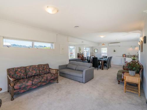Greenside Getaway - Whangamata Holiday Home