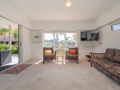Greenside Getaway - Whangamata Holiday Home