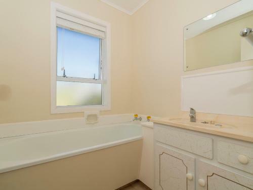 Greenside Getaway - Whangamata Holiday Home