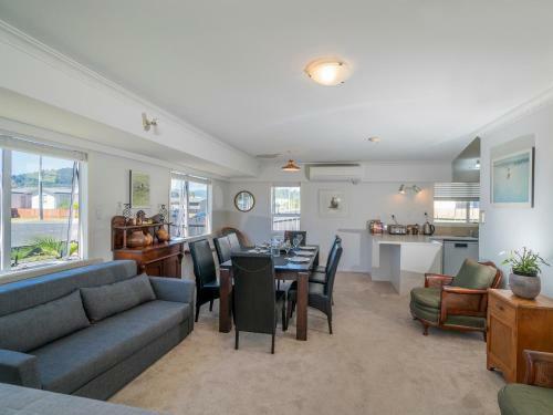 Greenside Getaway - Whangamata Holiday Home