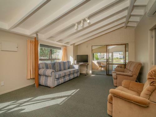 The Mint Bach - Whangamata Holiday Home