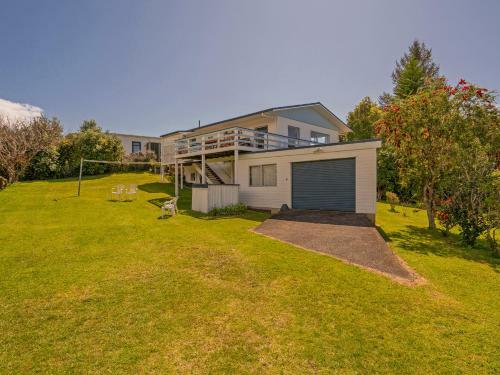 Scotts Base - Whiritoa Beach Holiday Home