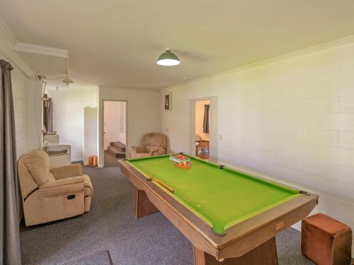 Scotts Base - Whiritoa Beach Holiday Home