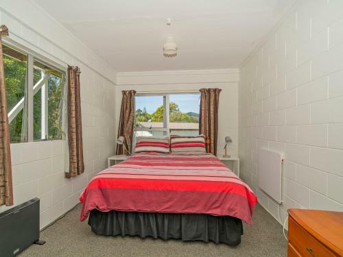 Scotts Base - Whiritoa Beach Holiday Home
