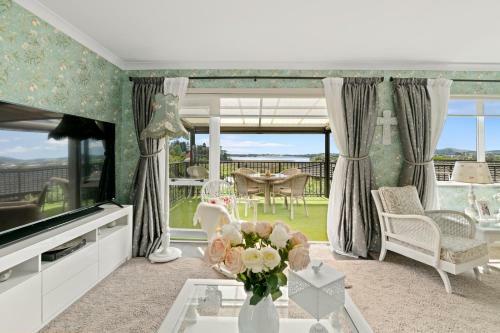 The Castle - Tauranga Holiday Home