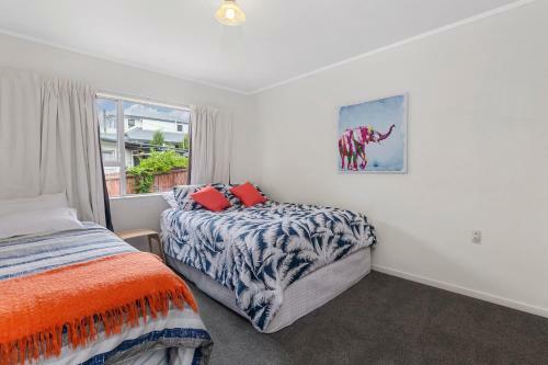Brick On Bay - Red Beach Holiday Home