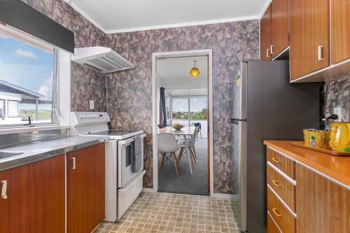 Brick On Bay - Red Beach Holiday Home