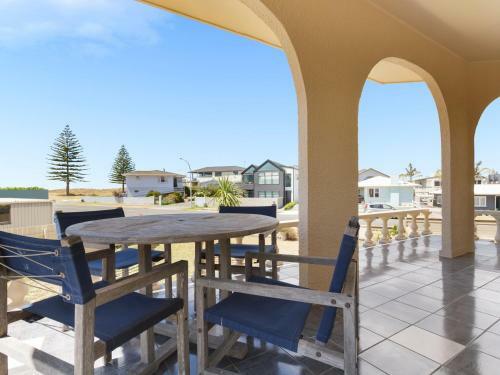 Sand Castles - Mount Maunganui Holiday Home