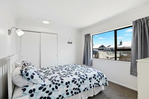 Mt Beach Retreat - Mt Maunganui Holiday Home