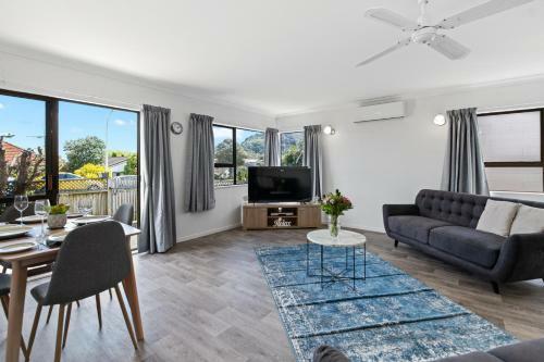 Mt Beach Retreat - Mt Maunganui Holiday Home