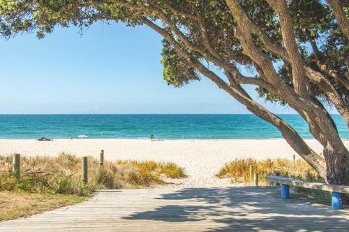 Mt Beach Retreat - Mt Maunganui Holiday Home