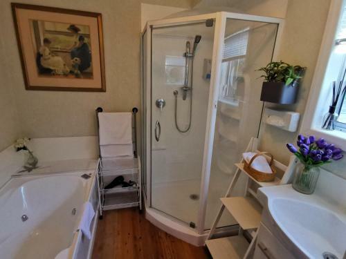 Macadamia Retreat - City Central Hygge