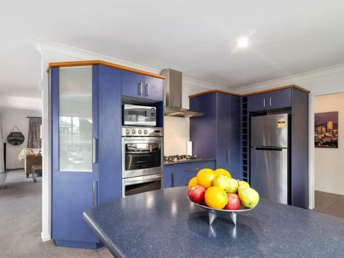 Holdens Bay Retreat - Rotorua Holiday Home