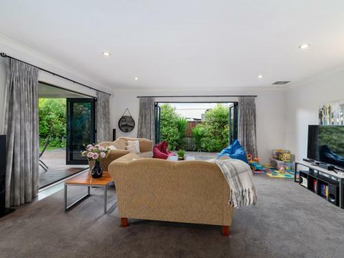 Holdens Bay Retreat - Rotorua Holiday Home