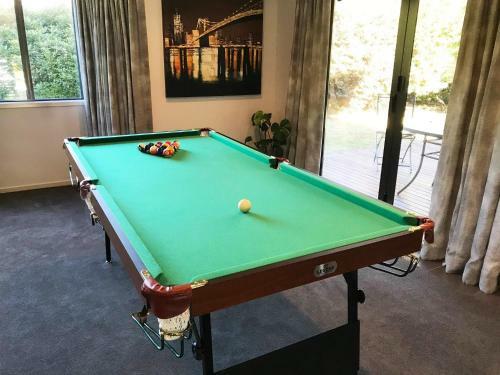 Holdens Bay Retreat - Rotorua Holiday Home