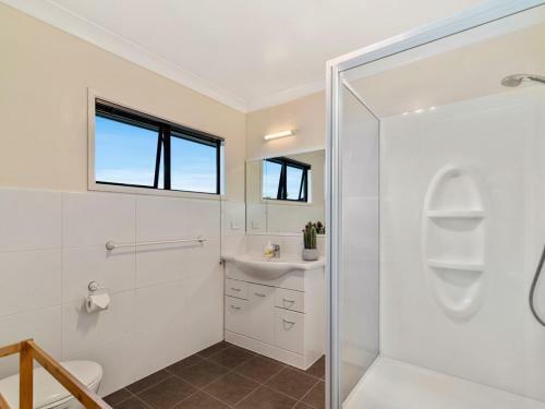 Holdens Bay Retreat - Rotorua Holiday Home