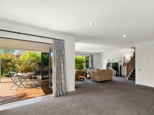 Holdens Bay Retreat - Rotorua Holiday Home
