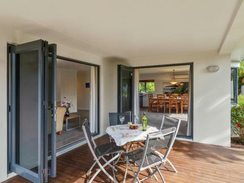 Holdens Bay Retreat - Rotorua Holiday Home
