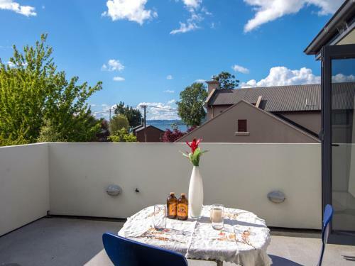 Holdens Bay Retreat - Rotorua Holiday Home