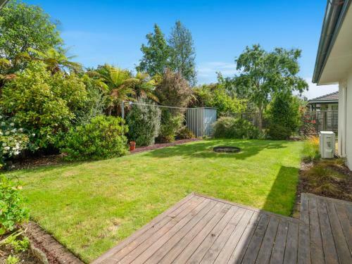 Holdens Bay Retreat - Rotorua Holiday Home