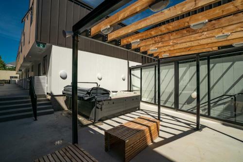 Central Suite - Queenstown Holiday Apartment