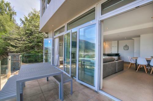 Diamond Villa - Lake Views, Central Location