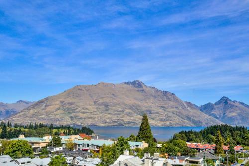 Diamond Villa - Lake Views, Central Location