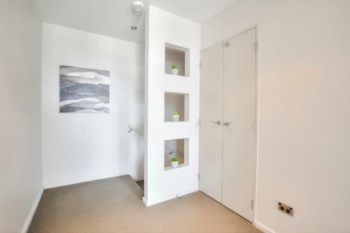 Diamond Villa - Lake Views, Central Location