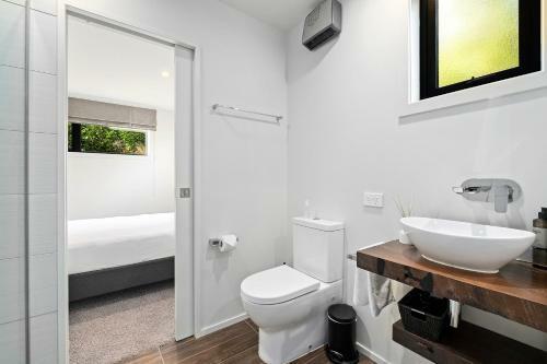Cedar Lodge - Jacks Point Holiday Home
