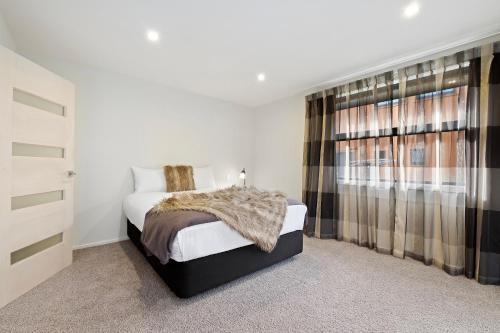 Cedar Lodge - Jacks Point Holiday Home