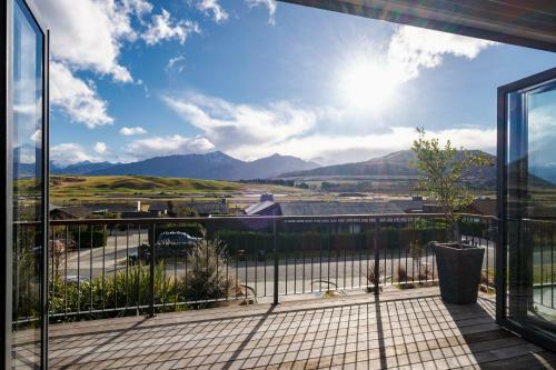 Cedar Lodge - Jacks Point Holiday Home
