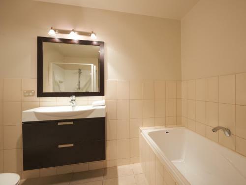Copper Ridge Views - Queenstown Apartment