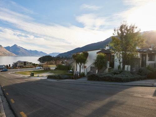 Copper Ridge Views - Queenstown Apartment