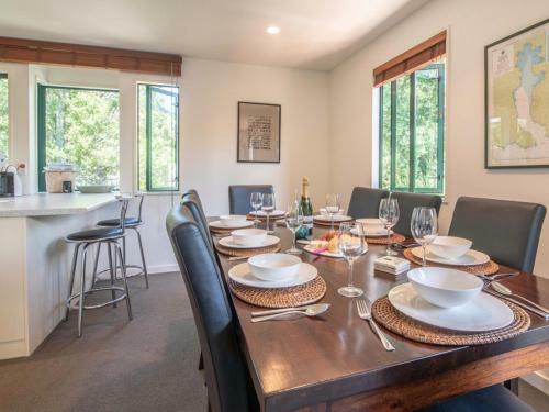 Jolie - Akaroa Holiday Home